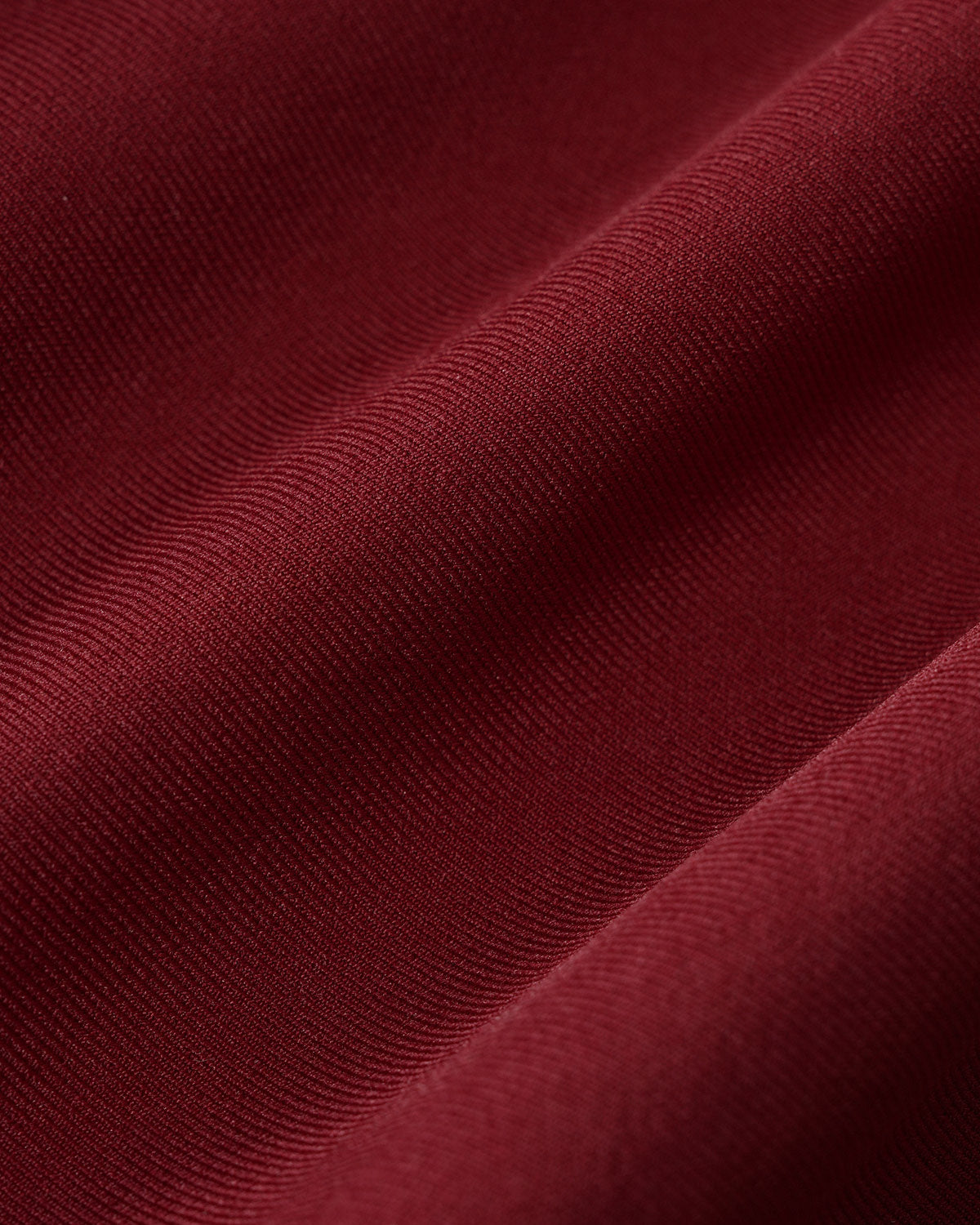 El vestido mini rojo con escote en U y corte en A