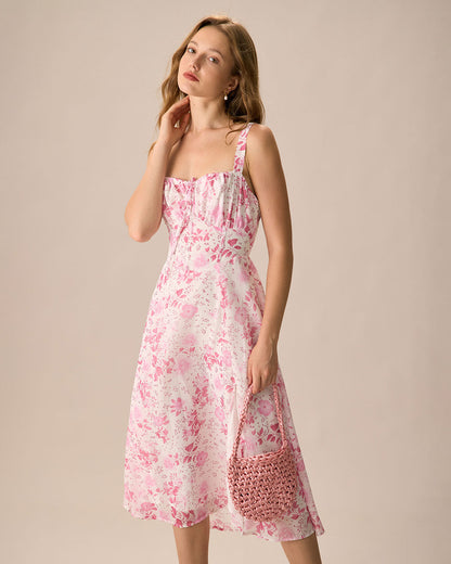 El vestido midi rosa con escote cuadrado, patrón floral y volantes