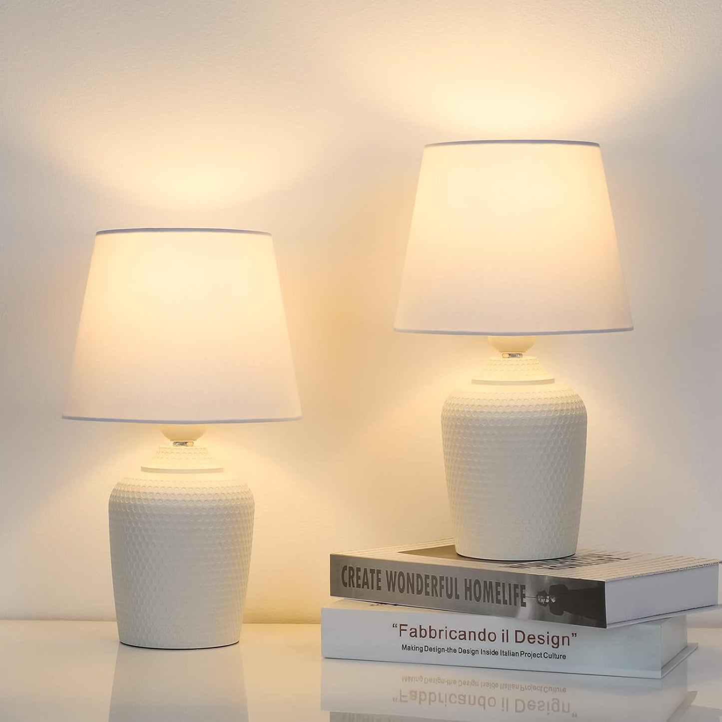 Juego de 2 pequeñas lámparas de mesa – lámparas de mesita de noche de 11,8" para dormitorio, habitación infantil, sala de estar y oficina, base blanca con detalles decorativos.