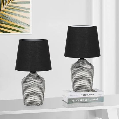 Juego de 2 pequeñas lámparas de mesa – lámparas de mesita de noche de 11,8" para dormitorio, habitación infantil, sala de estar y oficina, base blanca con detalles decorativos.