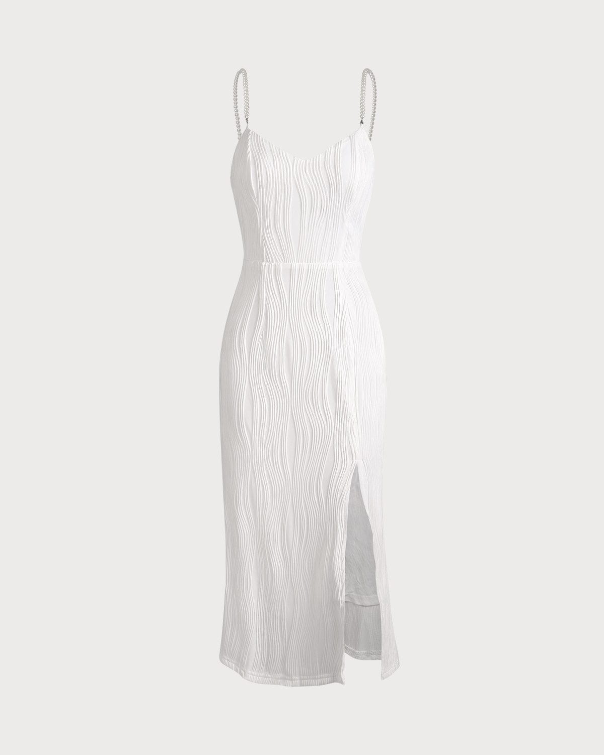 El vestido midi con estructura en ondas y tirantes de perlas
