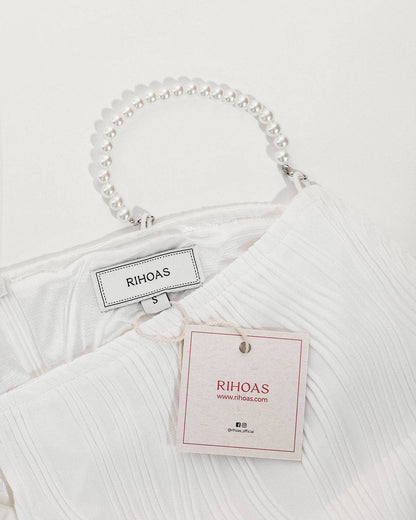 El vestido con tirantes finos y textura de ondas de agua