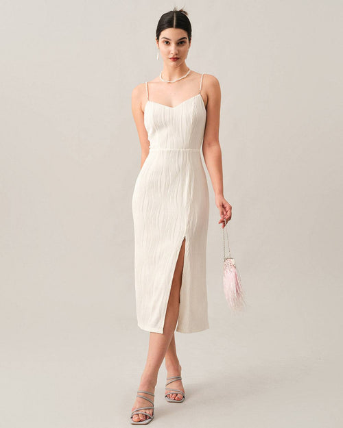 El vestido midi con estructura en ondas y tirantes de perlas