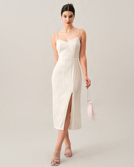 El vestido midi con estructura en ondas y tirantes de perlas