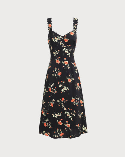 El vestido largo negro con flores, volantes y tirantes finos